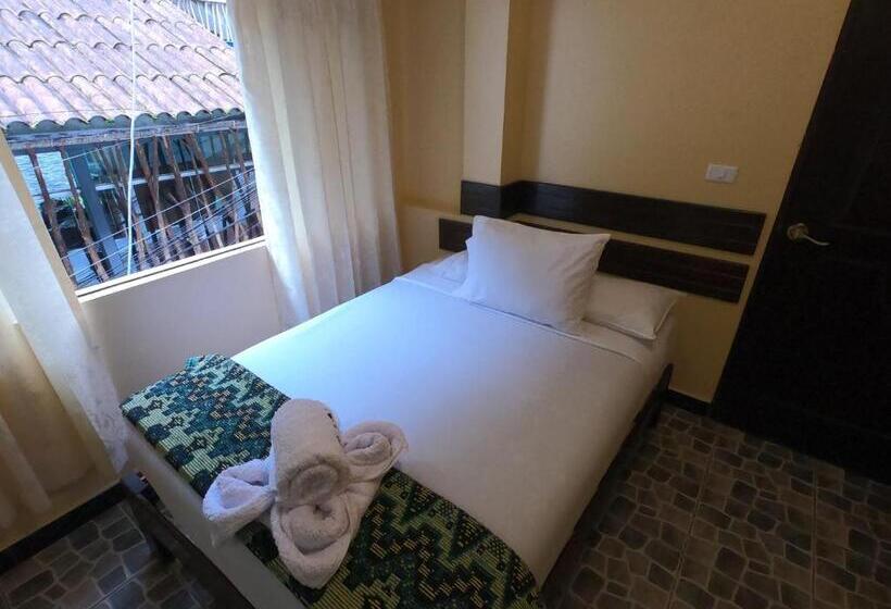 Standard Szoba, Don Feli House