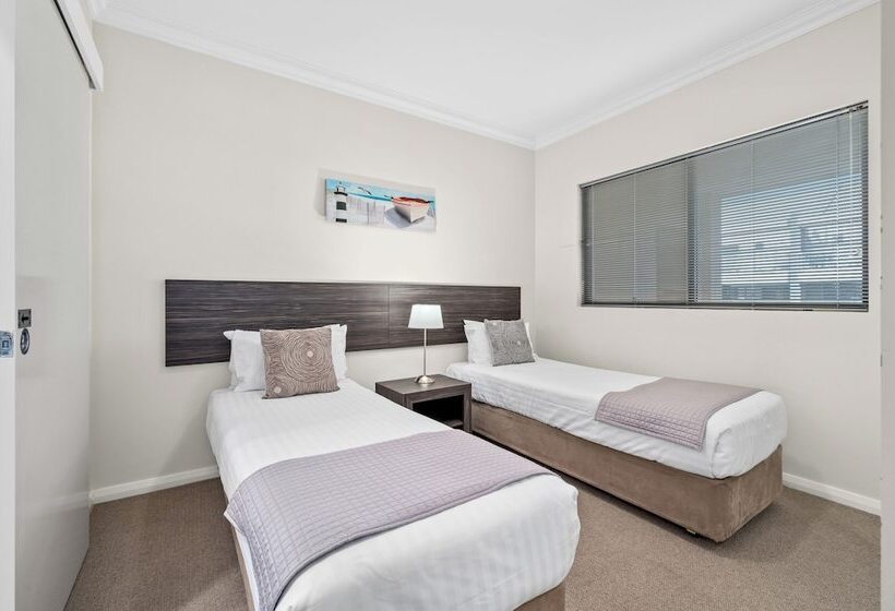 Superior 2-bedroom flat with a view, Dolphin Quay Apartments