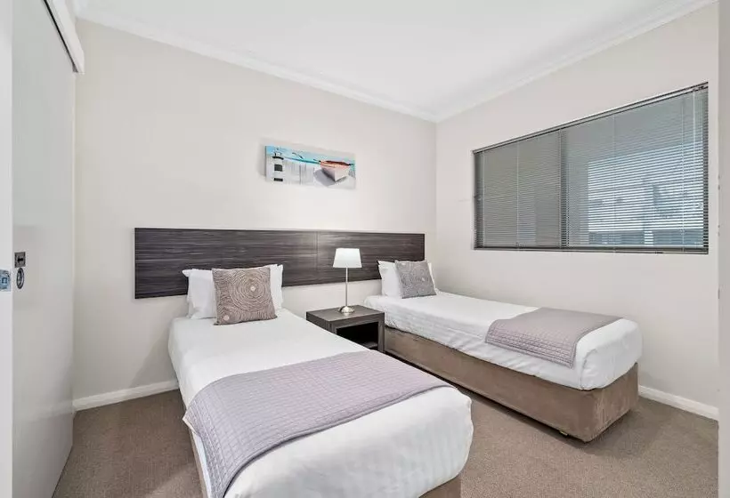 Superior 2-bedroom flat with a view, Dolphin Quay Apartments