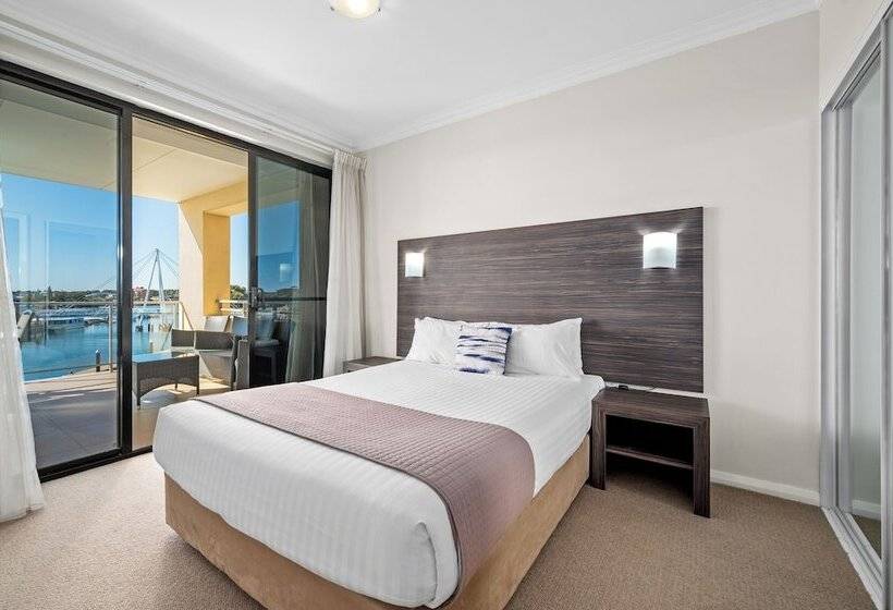 Superior 2-bedroom flat with a view, Dolphin Quay Apartments