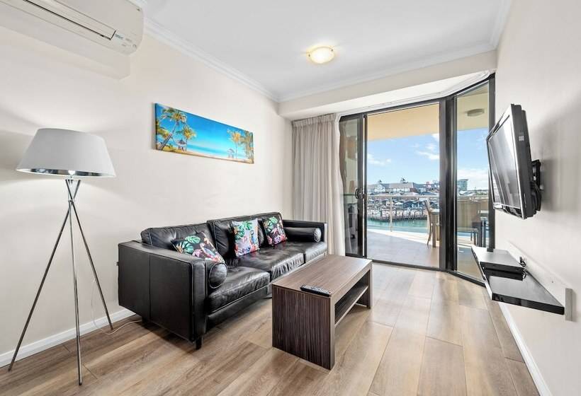 Superior 2-bedroom flat with a view, Dolphin Quay Apartments