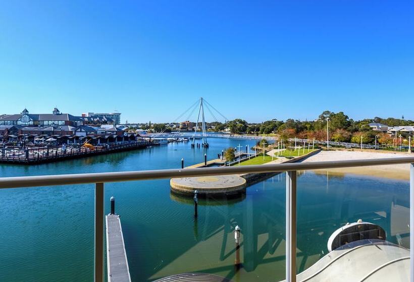 Superior 2-bedroom flat with a view, Dolphin Quay Apartments