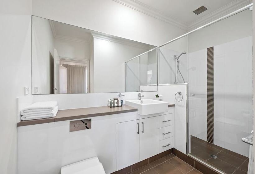 2 Bedroom Apartment with Views, Dolphin Quay Apartments