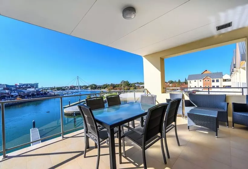 Superior 2-bedroom flat with a view, Dolphin Quay Apartments