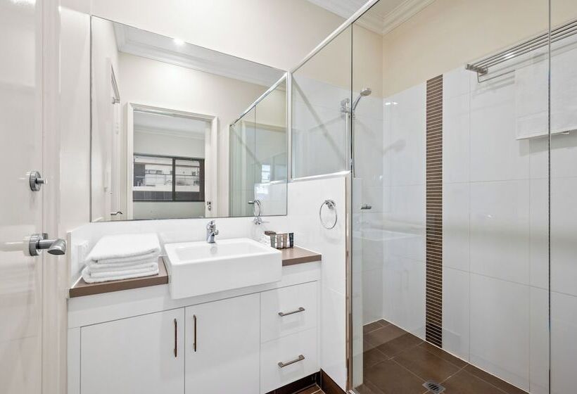 Superior 2-bedroom flat with a view, Dolphin Quay Apartments