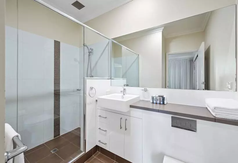 Superior 2-bedroom flat with a view, Dolphin Quay Apartments