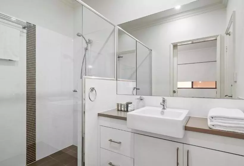 2 Bedroom Apartment with Views, Dolphin Quay Apartments