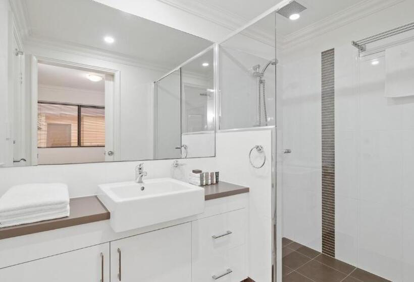 דירת חדר, Dolphin Quay Apartments