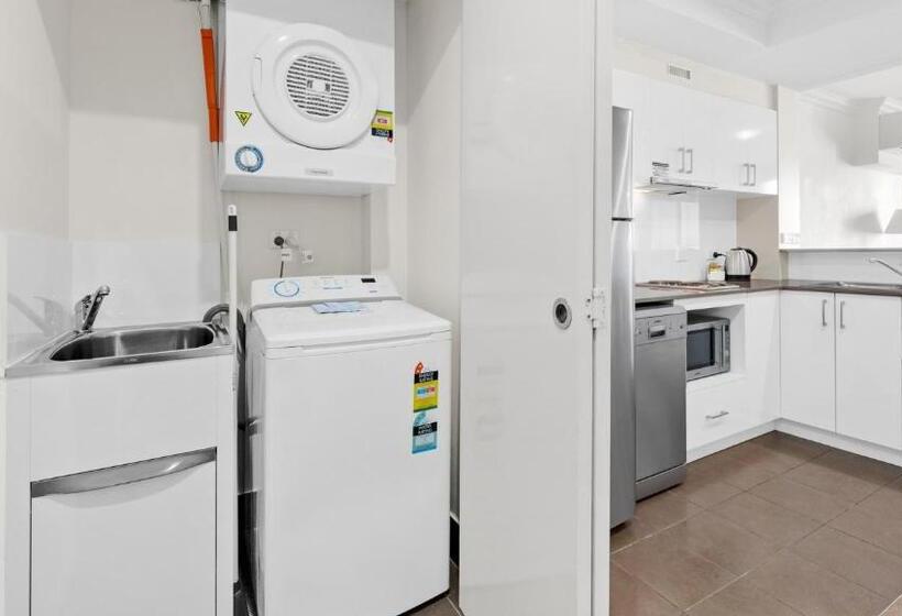 דירת חדר, Dolphin Quay Apartments