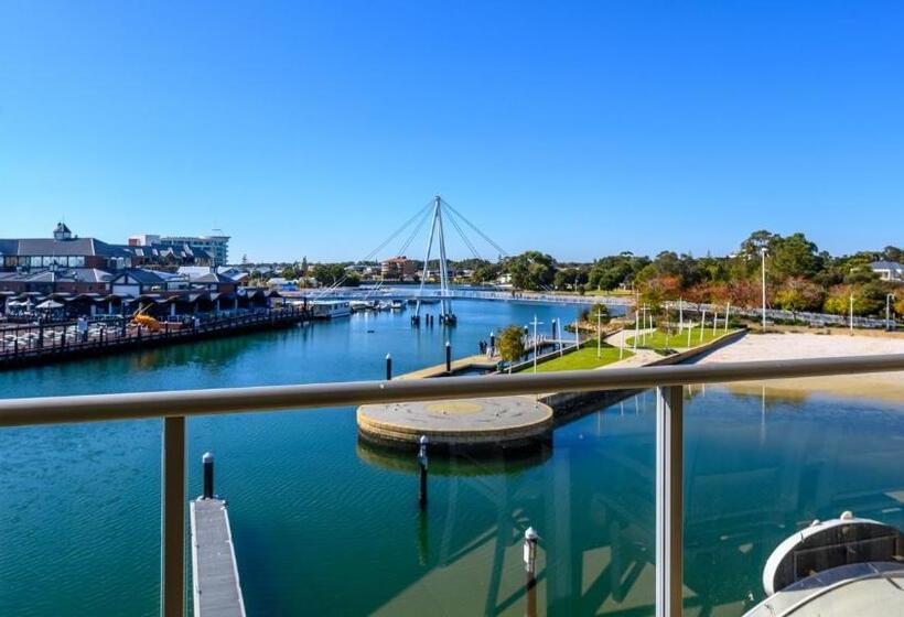 Superior 2-bedroom flat with a view, Dolphin Quay Apartments