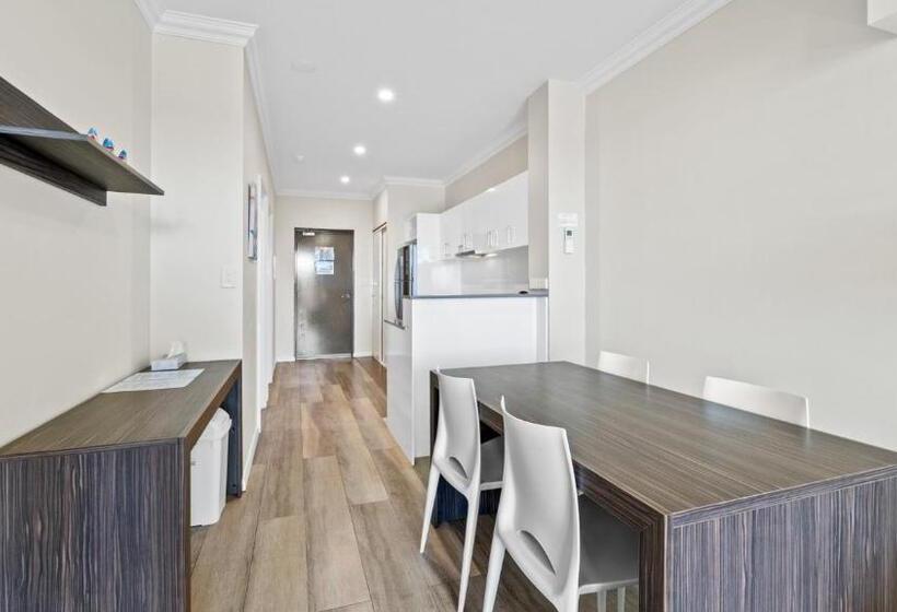 Superior 2-bedroom flat with a view, Dolphin Quay Apartments