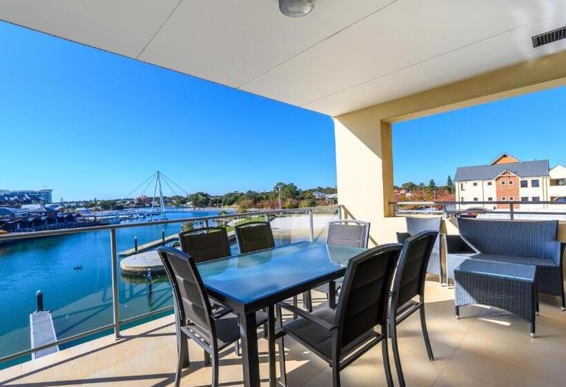 Superior 2-bedroom flat with a view, Dolphin Quay Apartments