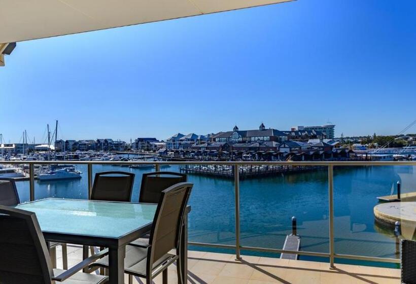 Superior 2-bedroom flat with a view, Dolphin Quay Apartments