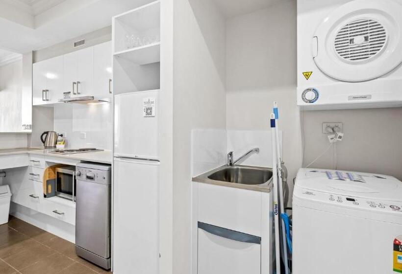 스탠다드 스튜디오, Dolphin Quay Apartments