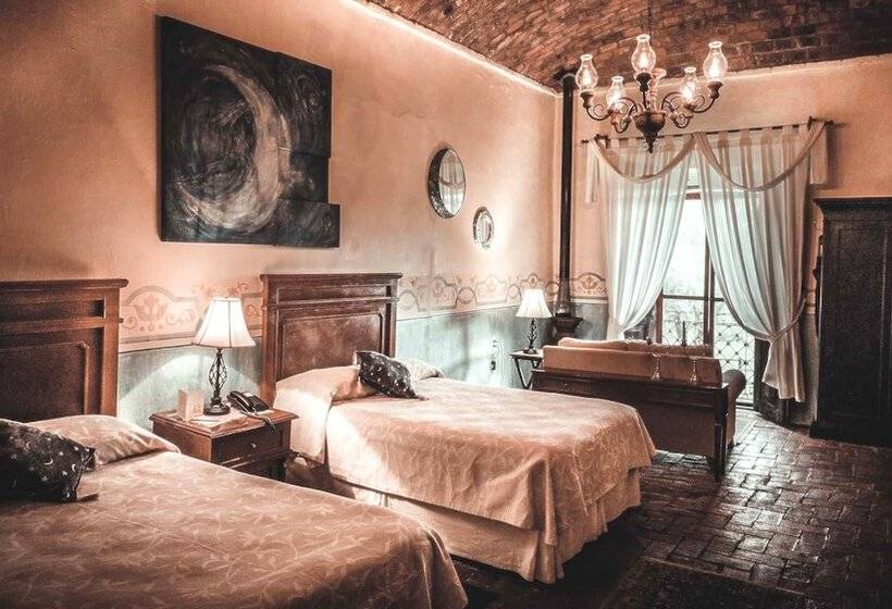 جناح جونيور, Hacienda Sepulveda Hotel & Spa