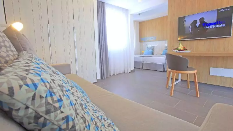 Standard Kolmen Hengen Huone, Prestige