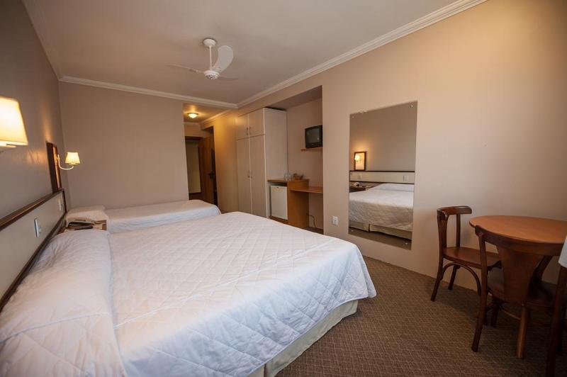 豪华三人间, Farina Park