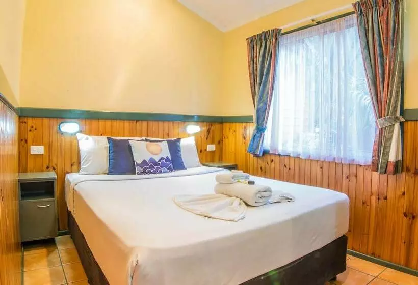 Villa 2 Makuuhuonetta, Tasman Holiday Parks Airlie Beach
