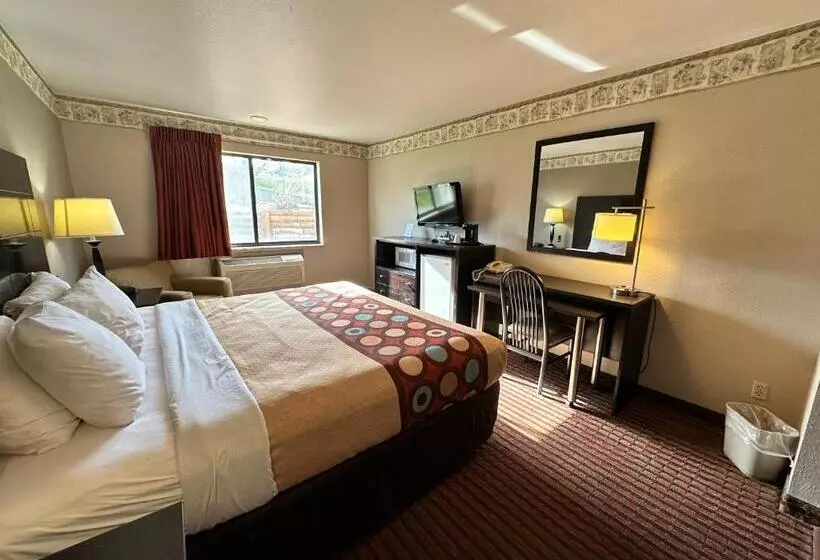 キングサイズベッドのエクゼクティブルーム, Rodeway Inn & Suites Madison East