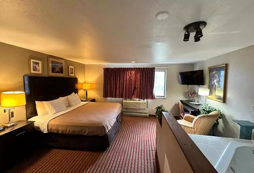 キングサイズベッドのスタンダードルーム, Rodeway Inn & Suites Madison East