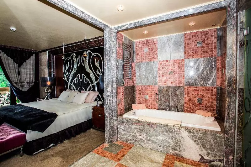استودیوی لوکس, Royal Castle Design & Spa