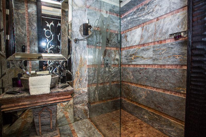 غرفة قياسية إطلالة جانبية علي البحر, Royal Castle Design & Spa