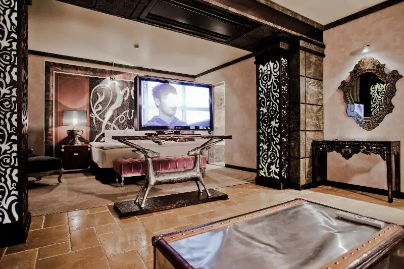 استودیو استاندارد با چشم‌انداز دریا, Royal Castle Design & Spa