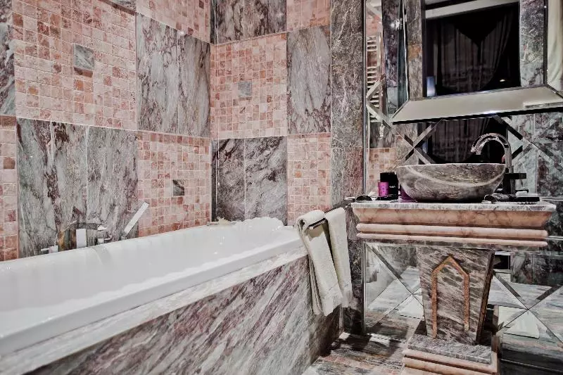 استودیوی استاندارد با چشم‌انداز دریا, Royal Castle Design & Spa