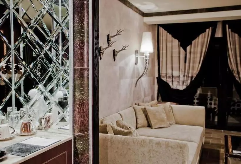 استودیو استاندارد با چشم‌انداز پارک, Royal Castle Design & Spa