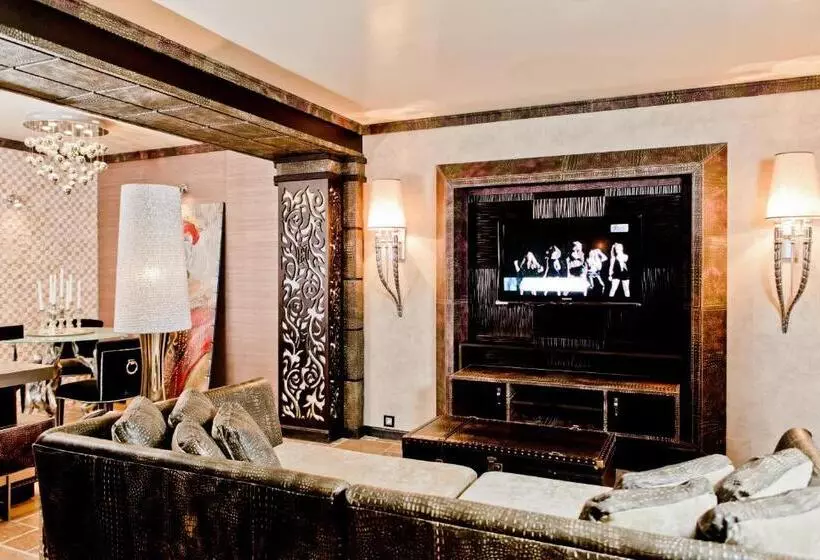استودیوی لوکس, Royal Castle Design & Spa