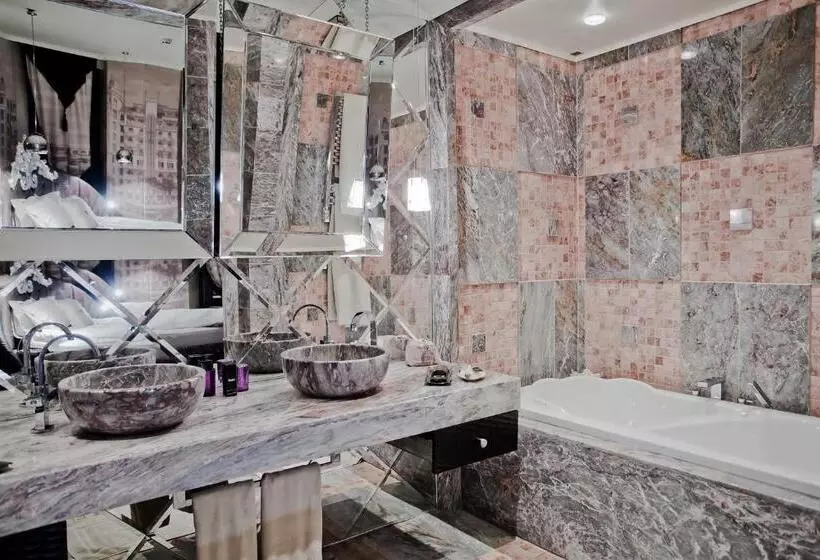 استودیوی لوکس, Royal Castle Design & Spa