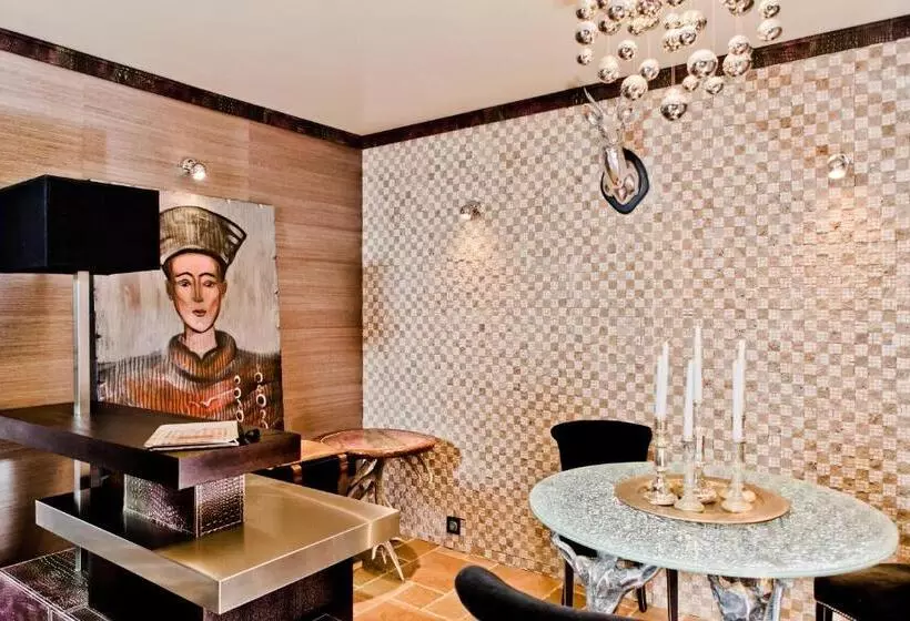 استودیوی لوکس, Royal Castle Design & Spa
