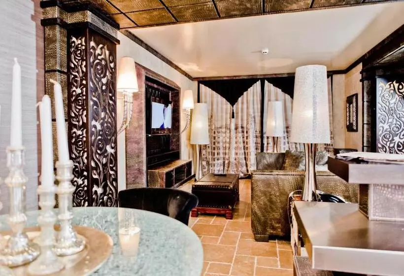 استودیوی لوکس, Royal Castle Design & Spa