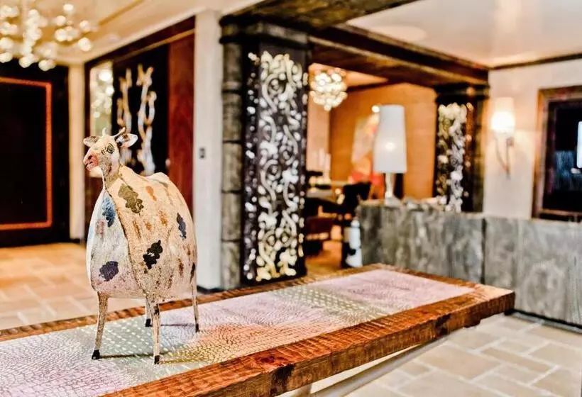 استودیوی لوکس, Royal Castle Design & Spa