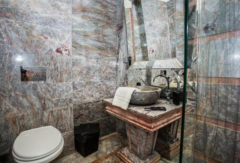 غرفة قياسية إطلالة جانبية علي البحر, Royal Castle Design & Spa