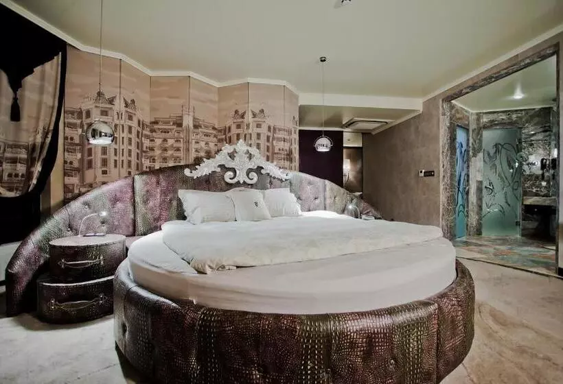 استودیوی استاندارد با چشم‌انداز دریا, Royal Castle Design & Spa