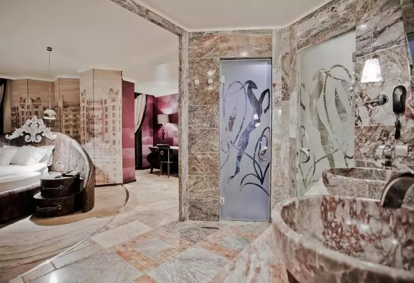 استودیوی استاندارد با چشم‌انداز دریا, Royal Castle Design & Spa