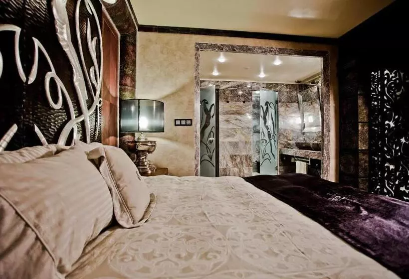 استودیوی استاندارد با چشم‌انداز دریا, Royal Castle Design & Spa
