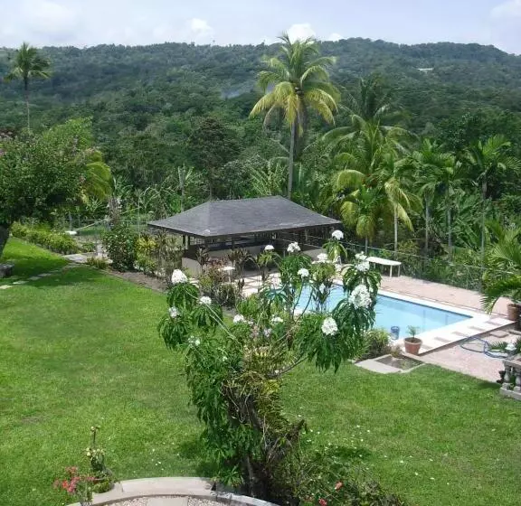 اتاق استاندارد با بالکن, Tamarind Great House