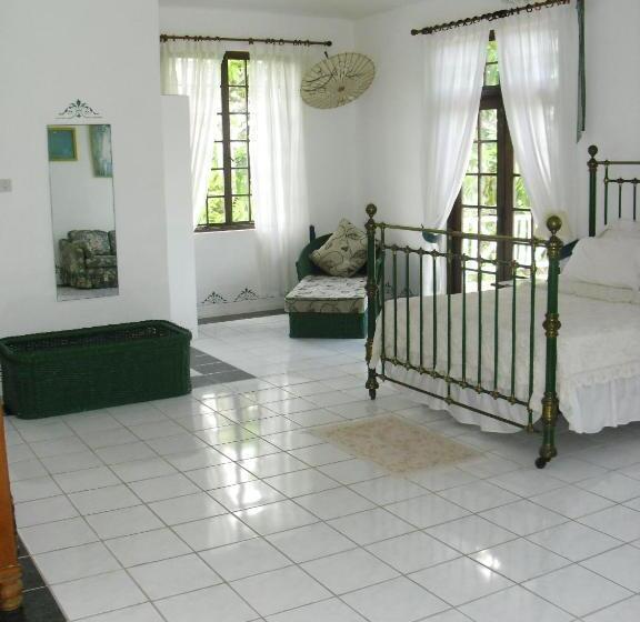 اتاق استاندارد با بالکن, Tamarind Great House