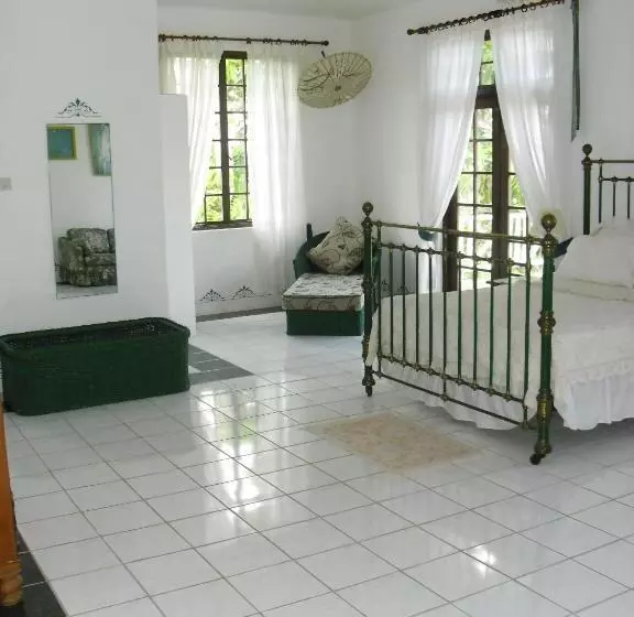 اتاق استاندارد با بالکن, Tamarind Great House