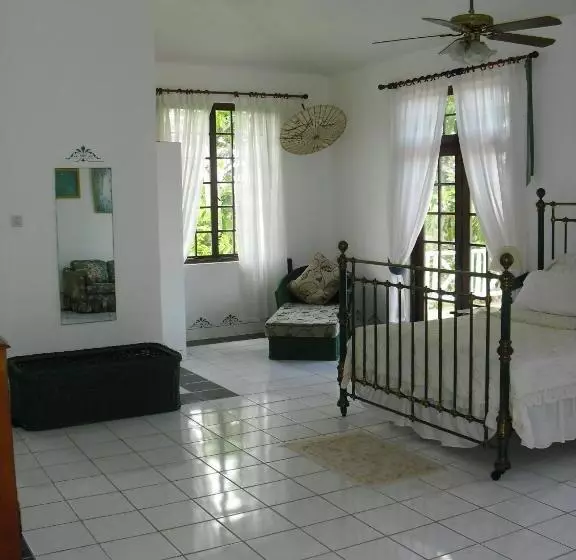 اتاق استاندارد با بالکن, Tamarind Great House