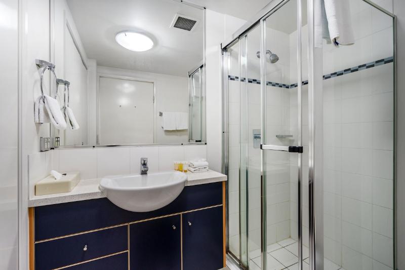 شقة غرفة واحدة, The Docks On Goodwin