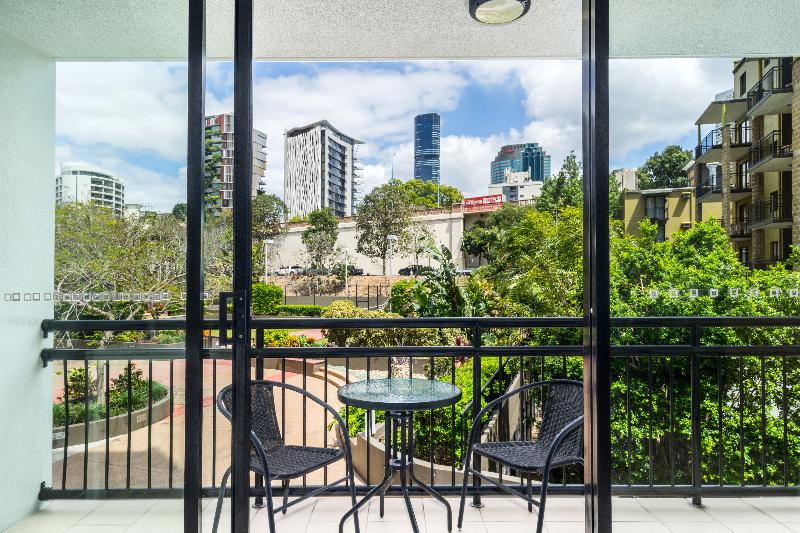 إستوديو قياسى, The Docks On Goodwin