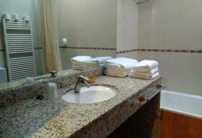 3-Bett-Standardzimmer, Turpí