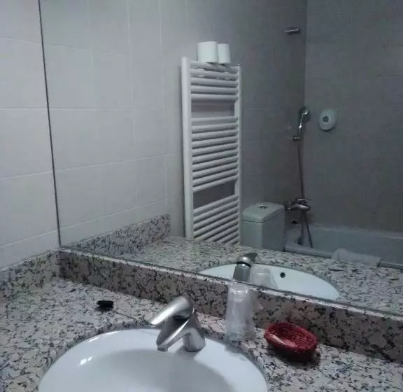 3-Bett-Standardzimmer, Turpí
