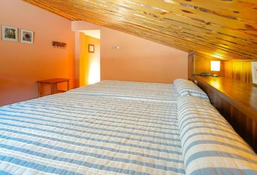 4 Bett Standardzimmer, Turpí