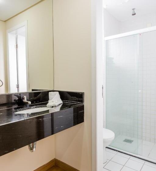 חדר סטנדרט מותאם לאדם עם מוגבלויות, Victory Suites