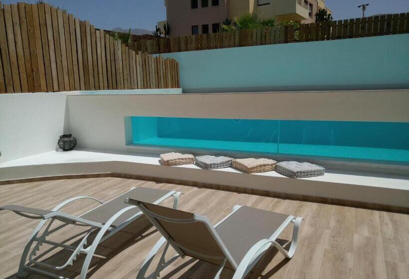 套房配有游泳池, Meropi Hotel & Apartments