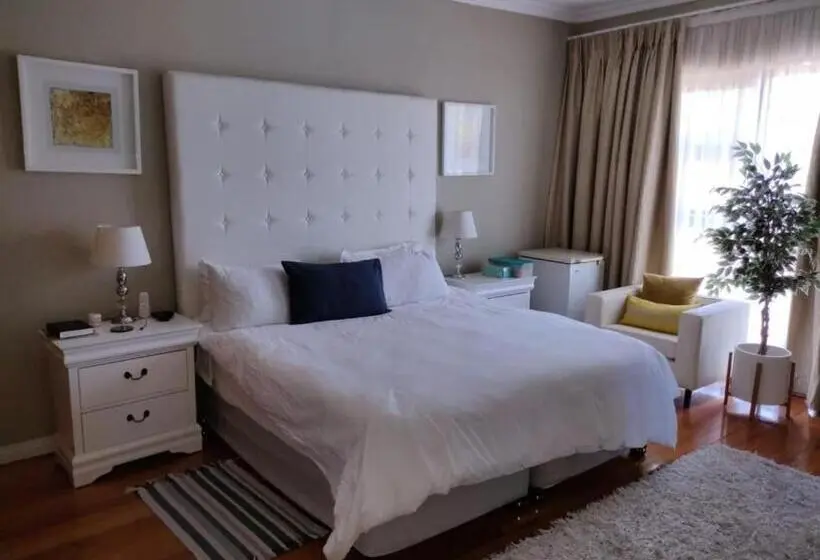 اتاق سوپریور با تخت بزرگ, Cashmere Suites